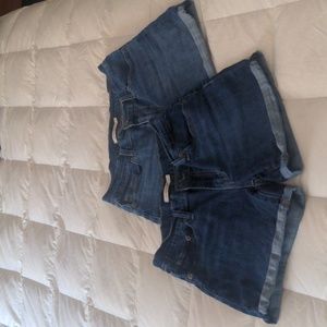 Levi's mid length shorts (set of 2)